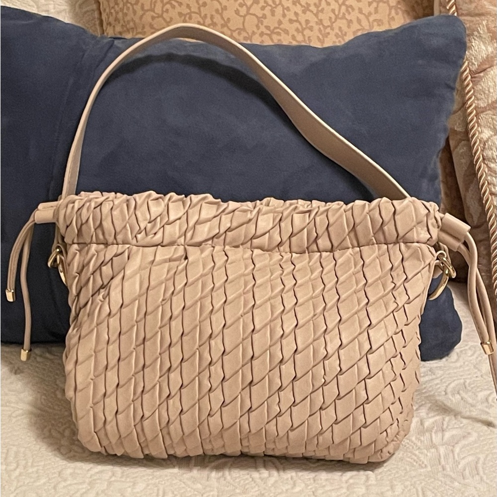 Chic Beige Woven Shoulder Bag